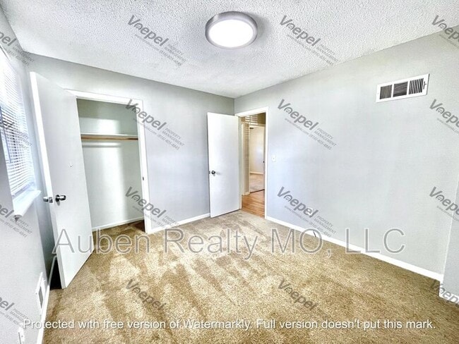 Building Photo - 1711 SW Skyline Dr