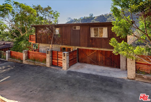Building Photo - 8040 Highland Trail