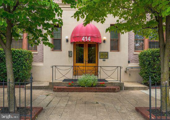 Building Photo - 414 Seward Square SE