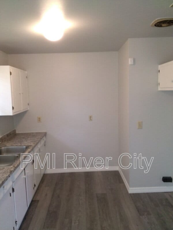 Building Photo - 8147 Bazaine Dr