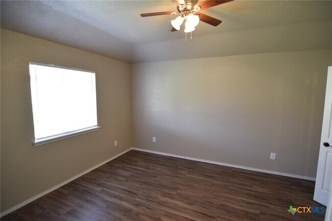 Building Photo - 4201 Bluestem Ln
