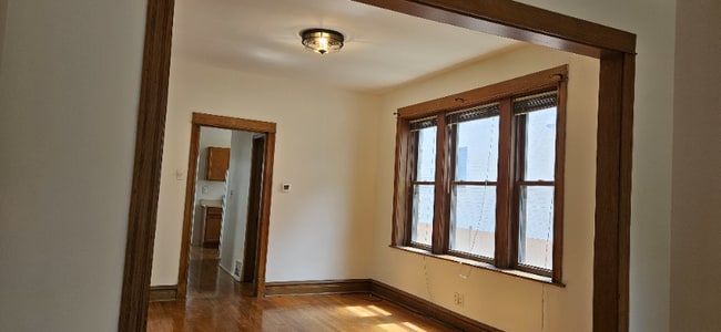 Building Photo - 4327 N Bell Ave