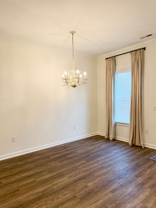 Building Photo - Upscale Townhome in Market Common! MOVE-IN READY!