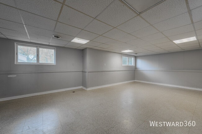 Building Photo - 2221 Belmont Ave