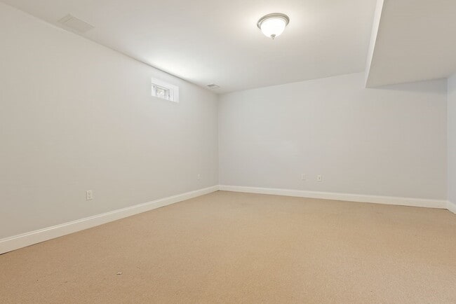 Building Photo - 58 Holton St