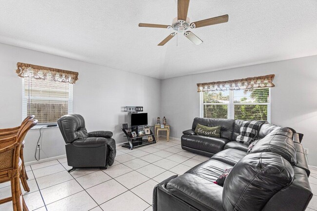 Building Photo - 7600 Cocoanut Dr