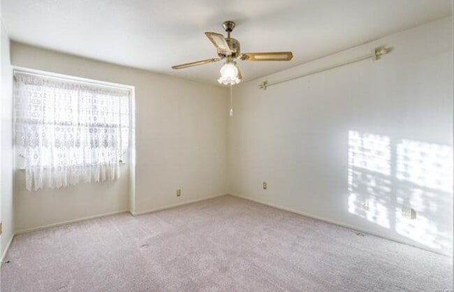 Building Photo - 209 Fairwood Dr