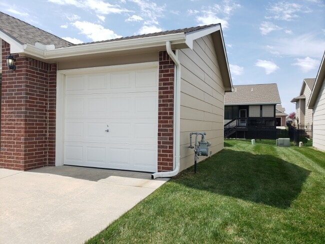 Building Photo - 2022 S Webb Rd