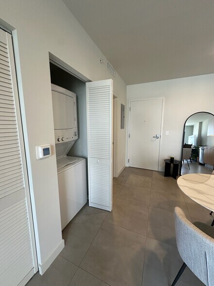 Building Photo - 370 NW 33rd St