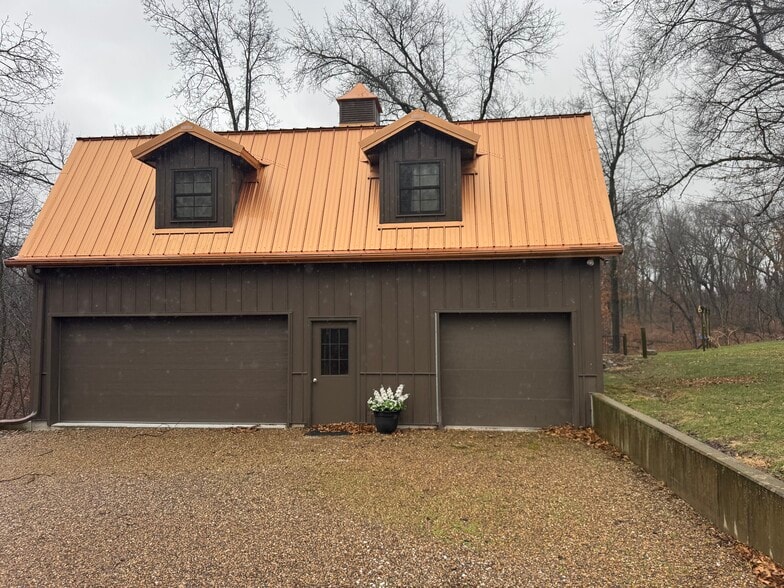 Building Photo - 324 Messenger Rd