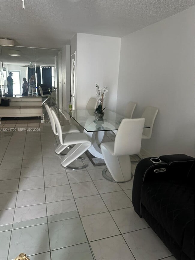 Building Photo - 9225 Collins Ave