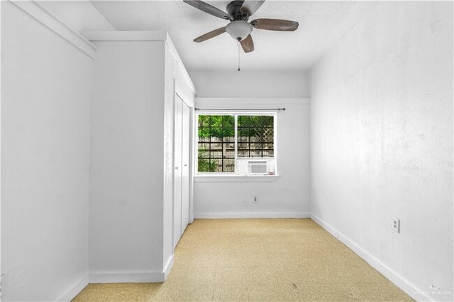 Building Photo - 606 E Kelly Ave