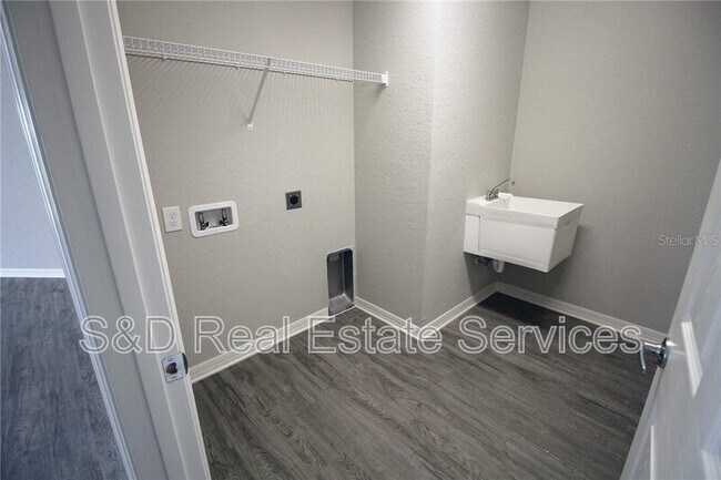 Building Photo - 4125 Red Fern Ln