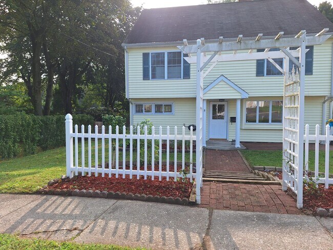 Building Photo - 132 Wepawaug Dr