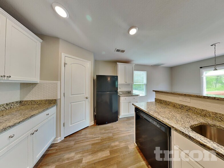 Building Photo - 201 Rustling Way