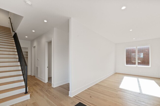 Building Photo - 712 N Magnolia St