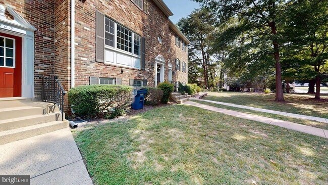 Building Photo - 2303 McGregor Ct