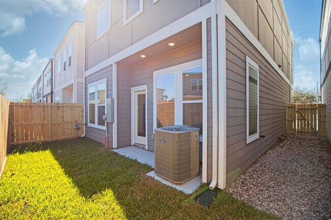 Building Photo - 9912 Clark Cyn Ln