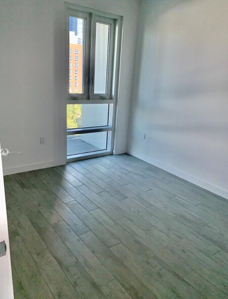 Building Photo - 321 NE 26th St