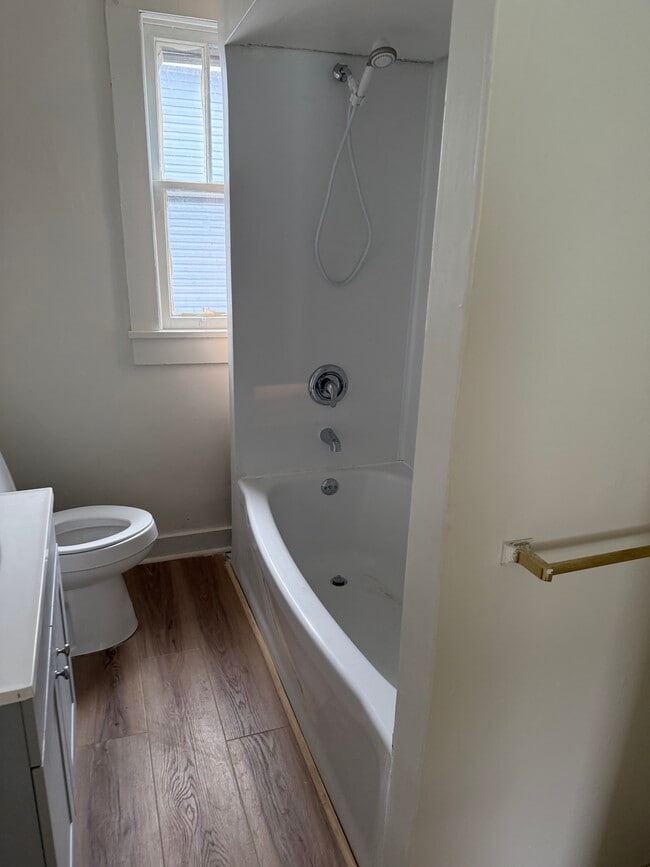 Building Photo - 355 Locust St