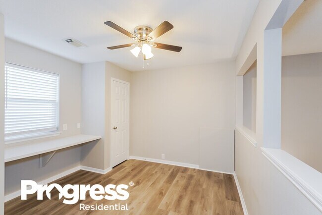 Building Photo - 17506 Hoover Gardens Dr