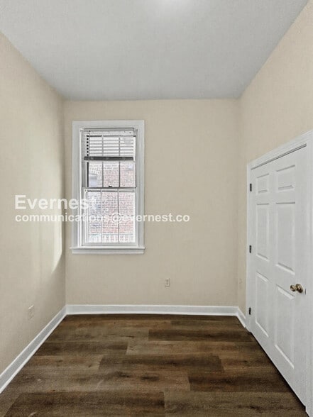 Building Photo - 1815 W Grace St