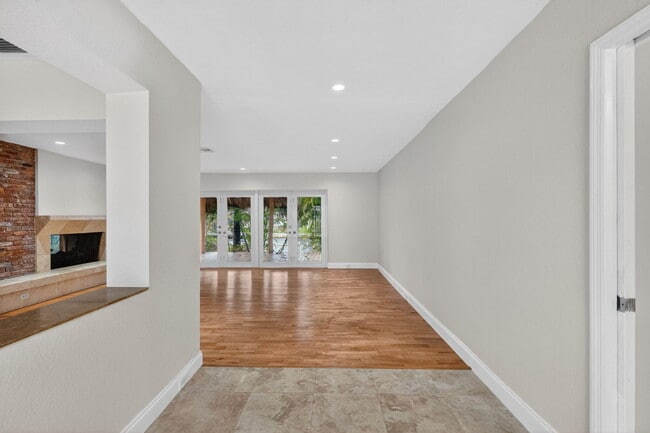 Building Photo - 2213 NE 16th St