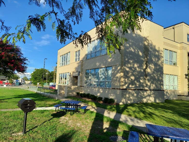 Building Photo - 200 Claremont Ave