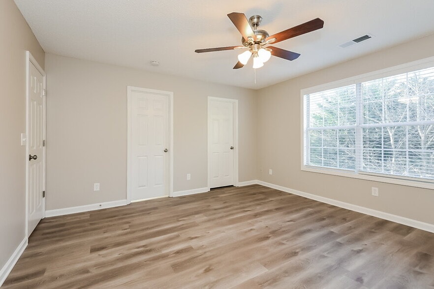 Building Photo - 3035 Wellcrest Dr NW