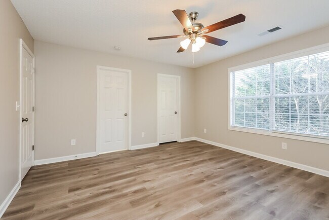 Building Photo - 3035 Wellcrest Dr NW