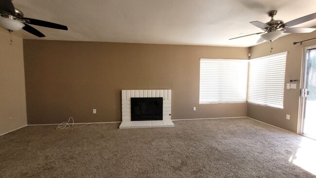 Building Photo - Spacious Home In A Great Location