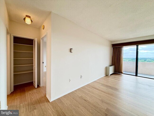 Building Photo - 4141 Henderson Rd