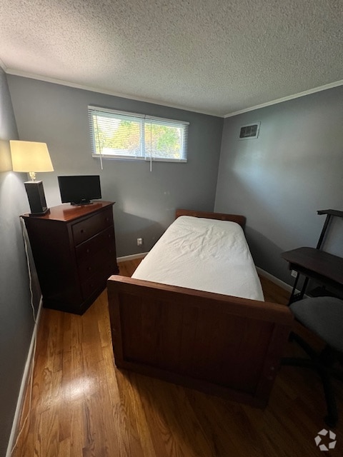 Building Photo - 240 Greenaway Dr
