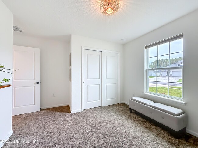 Building Photo - 826 Flach Dr