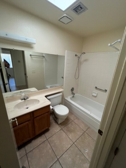 Building Photo - 1436 S Gecko Rd