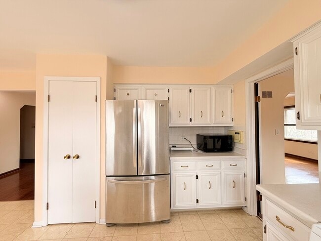 Building Photo - 4220 Oakton St