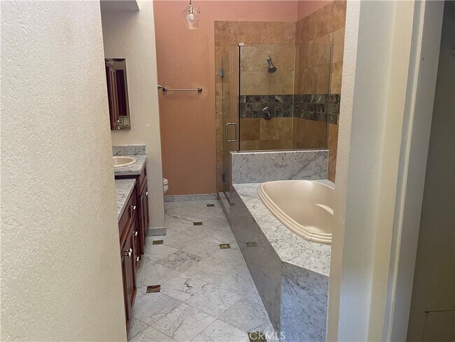 Building Photo - 844 Trinity Ln