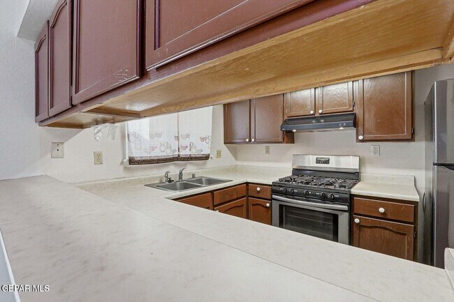 Building Photo - 10720 Sugarland Dr