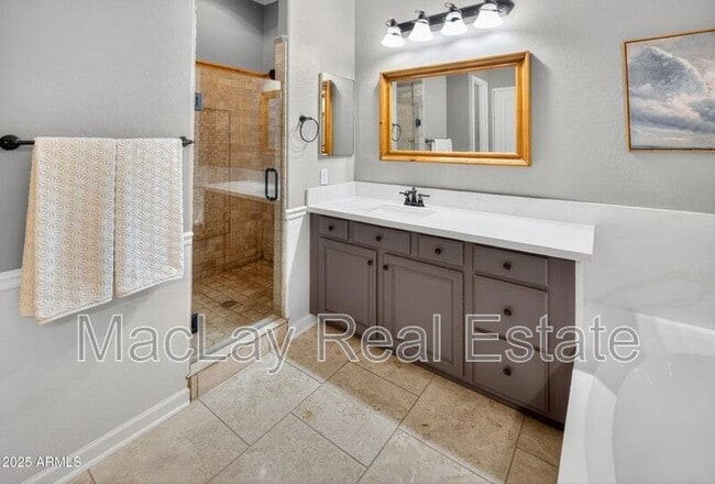 Building Photo - 527 E Tonto Dr