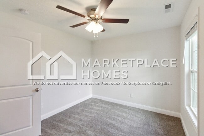 Building Photo - 441 Deluth Dr