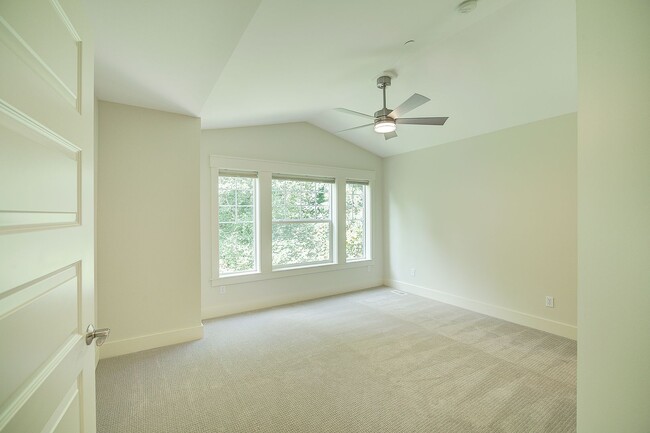 Building Photo - 3Bd/3.25Ba Kirkland Townhome