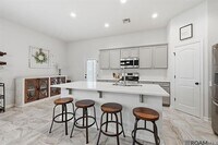 Building Photo - 4 Bedroom House Near LSU on Burbank