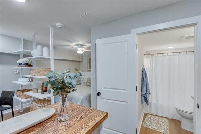 Building Photo - 710 Jesse Jewell Pkwy SE