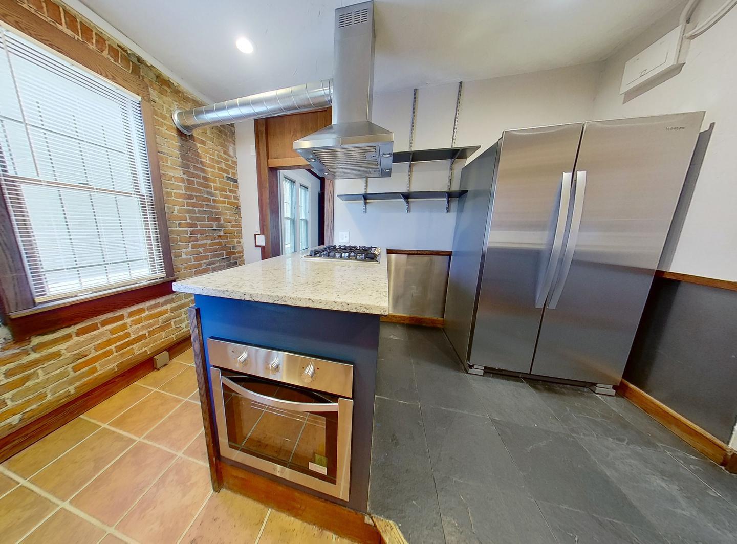 Building Photo - Charming Five Points home only blocks from downtown