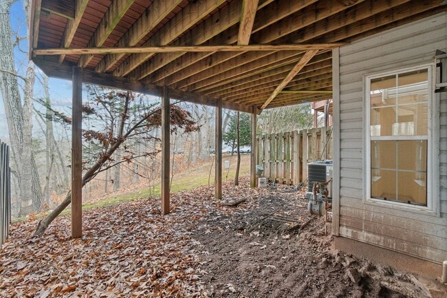 Building Photo - Wonderful Townhome