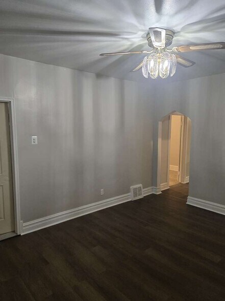 Primary Photo - 8445 S Marquette Ave