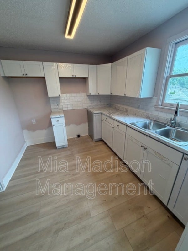 Building Photo - 513 W 35th St