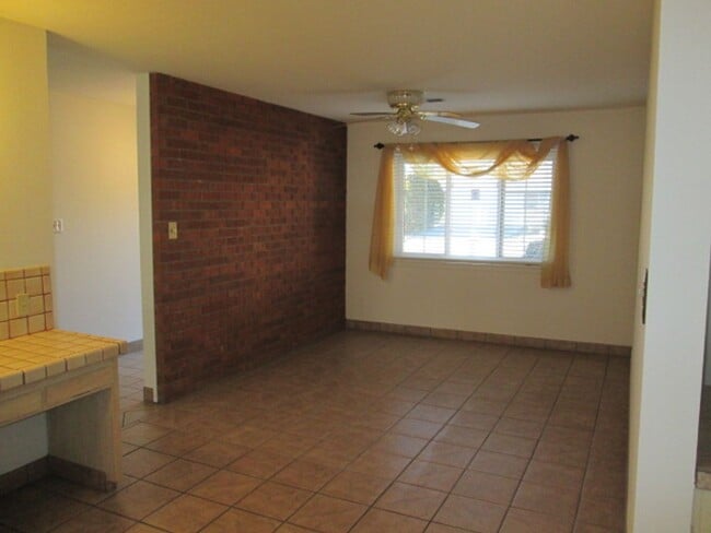 Building Photo - Coming Soon In The NE Heights!