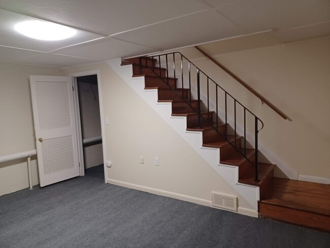 Building Photo - 222 E Whitlock Ave