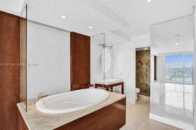 Building Photo - 1351 NE Miami Gardens Dr